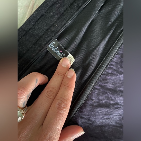 Frederick’s of Hollywood. Purple and black lace Corset. Size 34 - Picture 5 of 8